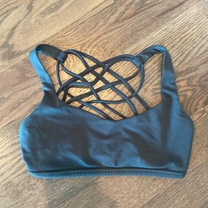 Lululemon size 4 sport bra